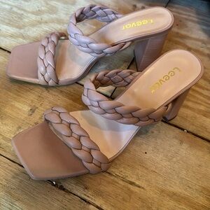 Leevar tan size 7.5 heel sandals